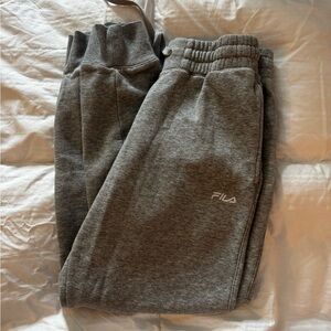 FILA Sweatpants Mens XS Light Gray Cuffed Joggers Minimal Logo Athletic